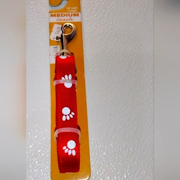 Red Reflective Pet dog cat leash 5ft. Long 5/8" wide paw prints - Picture 1 of 3